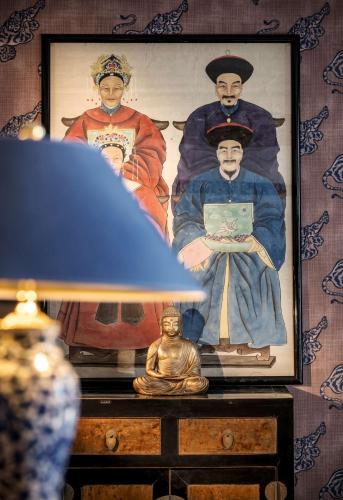 a painting of a monk and a buddha on a wall at Parkhotel Bremen – ein Mitglied der Hommage Luxury Hotels Collection in Bremen