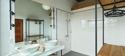 a bathroom with two sinks and a shower at Villa on the Rock - Luxury, Privacy, Pool, Sea View in Koh Phangan in Thong Sala
