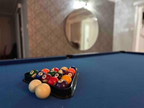 Heated toilet seat - Air Conditioning- Hot Tub Spa - Dryer - Electrical BBQ Grill - Pool - Arcade Games at Golden Swan Holiday Houseにあるビリヤード台