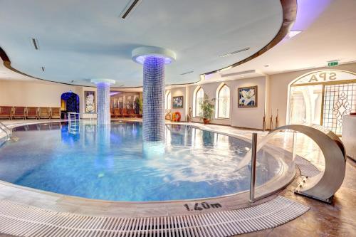 a swimming pool in a hotel with a spa at Suhan Cappadocia Hotel & Spa in Avanos