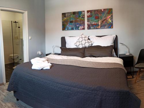 a bed in a bedroom with a painting on the wall at Schlafort in Porta Westfalica