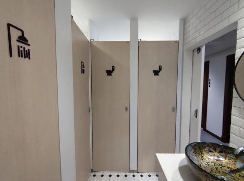 a row of lockers in a room with a sink at N5 Ratchawong Hostel in Samphanthawong