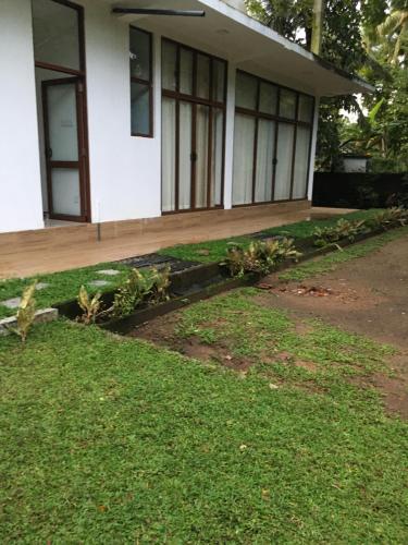 Jardín al aire libre en New Stay Inn