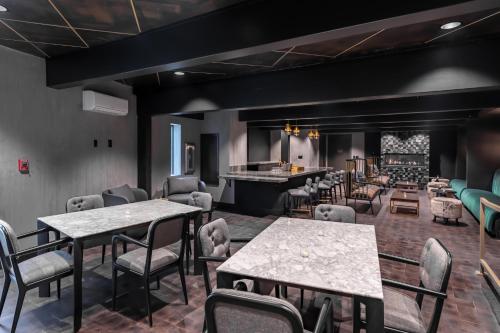 a waiting room with tables and chairs and a bar at The Incline Lodge in Incline Village