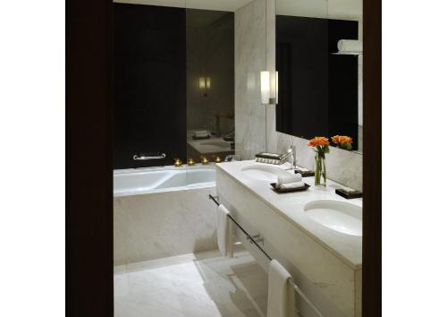 a bathroom with a tub and a sink and a bath tub at EMAAR Residences Fashion Avenue - former Address Dubai Mall Residences by Qstay in Dubai