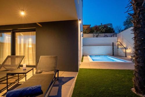 Annabel's Luxury Apartment with private pool, jacuzzi and sauna