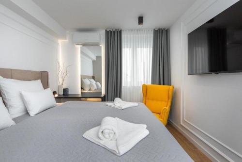 Annabel's Luxury Apartment with private pool, jacuzzi and sauna