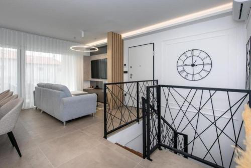 Annabel's Luxury Apartment with private pool, jacuzzi and sauna