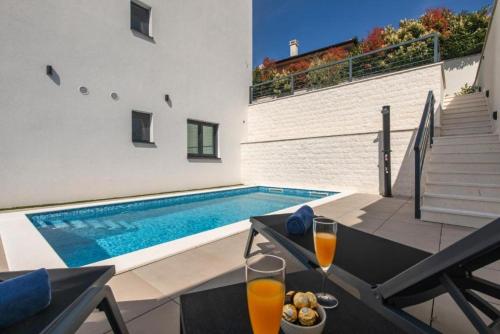 Annabel's Luxury Apartment with private pool, jacuzzi and sauna
