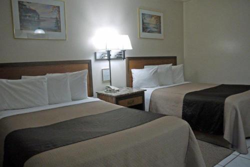 Katil atau katil-katil dalam bilik di Newmarket Inn