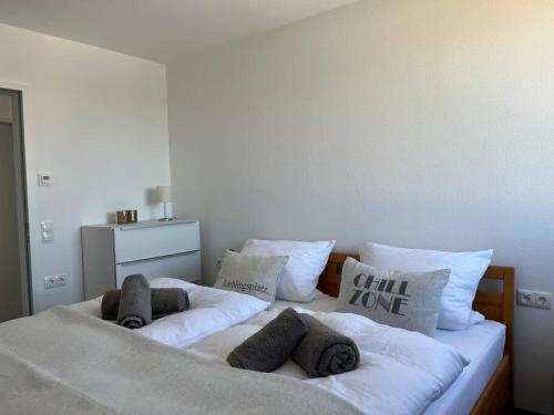 Una cama o camas en una habitación de Sonnige Wohnung mit schöner Aussicht in Wolfurt