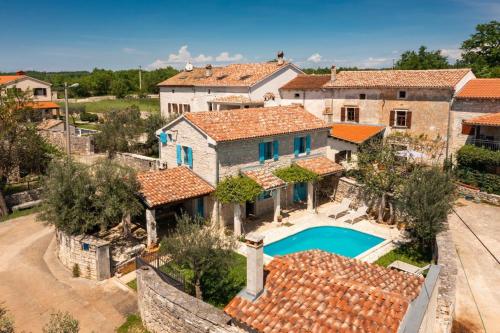 Πισίνα στο ή κοντά στο Rustic villa Janko with pool in Sveti Lovrec