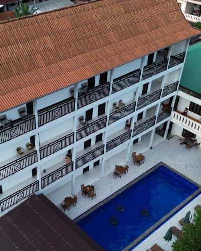 Bazén v ubytování Vang Vieng Santara Hostel nebo v jeho okolí