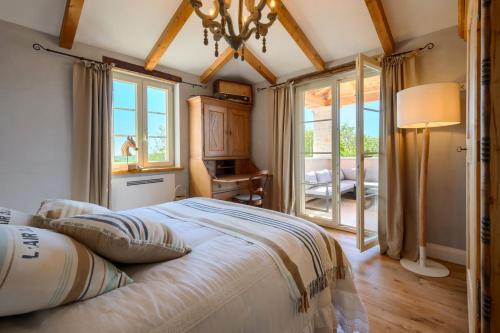 Voodi või voodid majutusasutuse Family villa Rapavel with pool in Visnjan toas