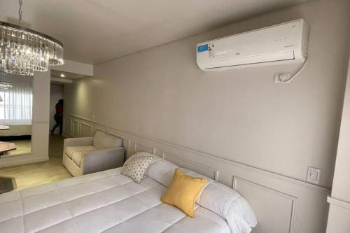 a living room with a white couch and a air conditioner at Belgrano chic, Echeverría y Arcos in Buenos Aires