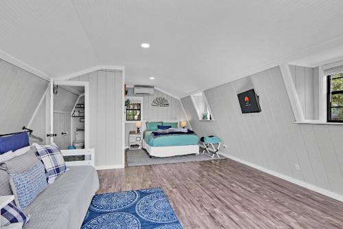 Ruang duduk di Rustic Star Farmhouse at Moonlight Getaway