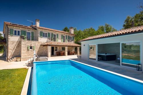 Πισίνα στο ή κοντά στο Rustic villa Kave with wellness in Groznjan