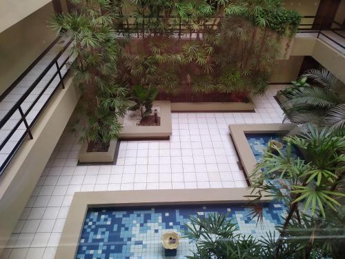 an overhead view of a building with a pool and plants at Studio do Bosque in Curitiba