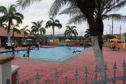 Piscina a Casa De La Joya o a prop