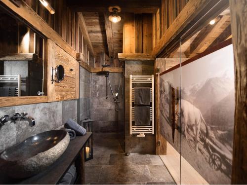 a bathroom with a sink and a mirror at Gletscher-Chalet Stubai in Neustift im Stubaital