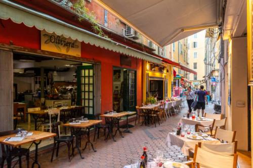 Evasion Romantique sous les Toits du Vieux Nice