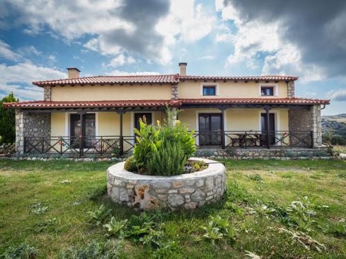 Κήπος έξω από το Chalet Renata 1 Livadi Arachovas