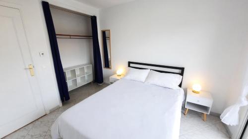 Sunny Mercury - Room in Apartment