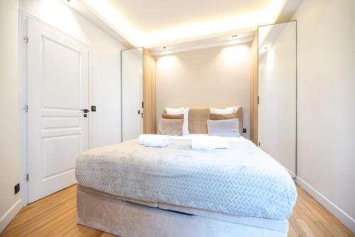 Ein Bett oder Betten in einem Zimmer der Unterkunft Cosy flat - EIFFEL TOWER