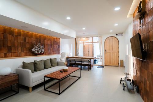Ruang duduk di Yimwhan House 01, Wat Ratchaburana