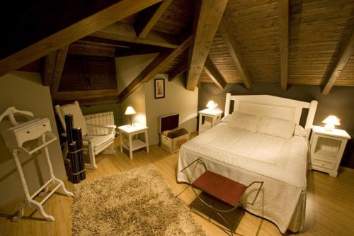 Un pat sau paturi într-o cameră la Complejo Turístico L'oteru