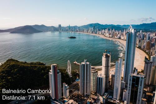 a view of a city with a beach and buildings at Hotel Graju Itajaí in Itajaí