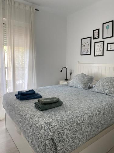 A bed or beds in a room at SUNNY APARTMENT NEAR THE BEACH.