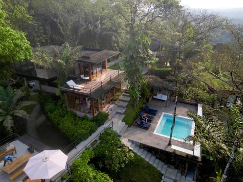 an aerial view of a house with a swimming pool at Cerro Lobo in Entrada