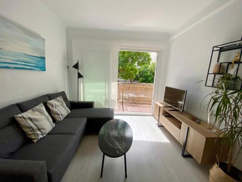 SUNNY APARTMENT NEAR THE BEACH.