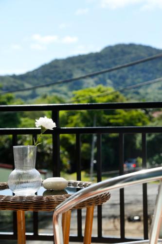 Nespecifikovaný výhled na hory nebo výhled na hory při pohledu z aparthotelu