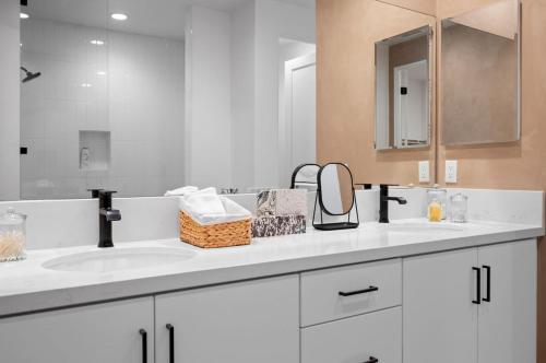 a bathroom with two sinks and a mirror at BRAND NEW La Quinta Home in Signature at PGA West in La Quinta