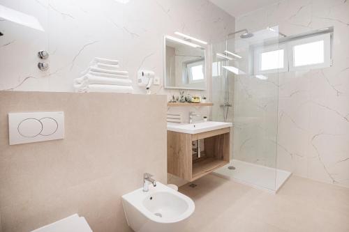 Bilik mandi di Villa Beller New