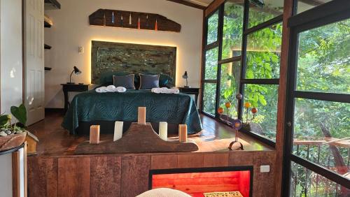 a bedroom with a bed in a room with windows at Lindo LOFT VIP a 5 minutos de Cayala in Guatemala