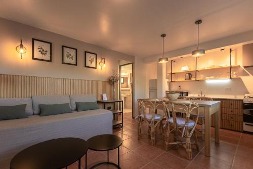 a living room and kitchen with a couch and a table at Cabañas Rio Soñado in Valle Grande