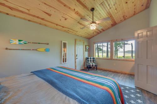 Katil atau katil-katil dalam bilik di The Hideaway at Point Lake
