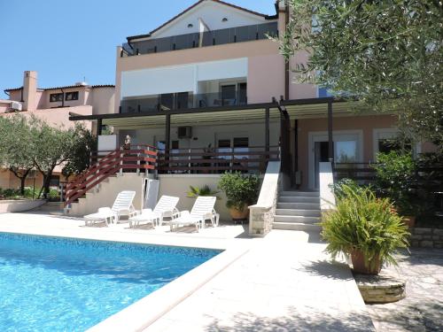 a villa with a swimming pool and a house at Pansion Berat in Vodnjan