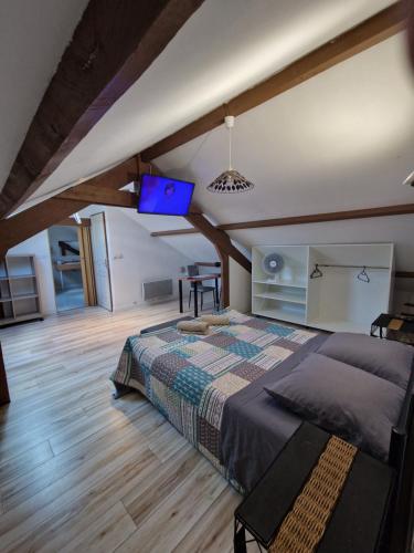 a bedroom with a large bed in a attic at duplex spacieux Jo24 proche Paris et stade de France in Drancy