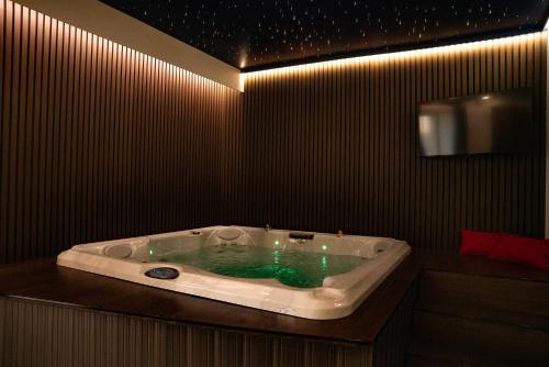 Photo de la galerie de l'établissement L'OLEANDRO Room's - Suite & Spa da Giuseppe, à Gonnosfanàdiga
