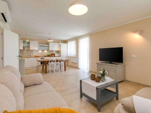 Villa Angelina with 3 bedrooms and Pool in Novigrad