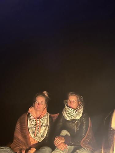 Tetamu yang menginap di Wadi Rum Space camp