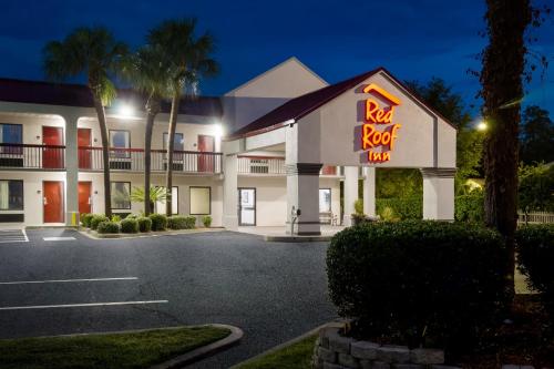 a red roof inn sign in front of a building at Red Roof Inn Kingsland in Kingsland