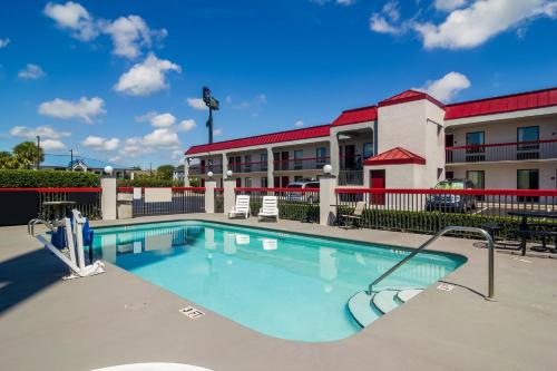 a swimming pool in front of a hotel at Red Roof Inn Kingsland in Kingsland