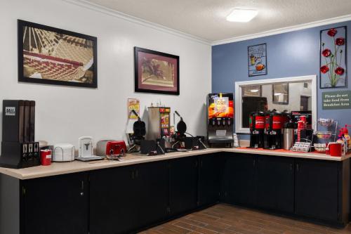a room with a counter with a coffee shop at Red Roof Inn Kingsland in Kingsland