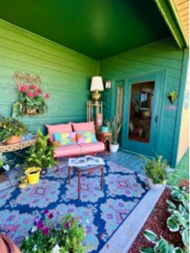 Κήπος έξω από το Yellowstone Cattle Baron EnSuite, Private Entrance & Parking - Prairie Rose B&B