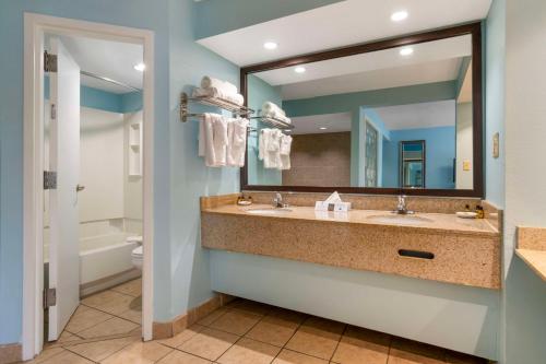 a bathroom with two sinks and a large mirror at Best Western Plus Myrtle Beach@Intracoastal in Myrtle Beach